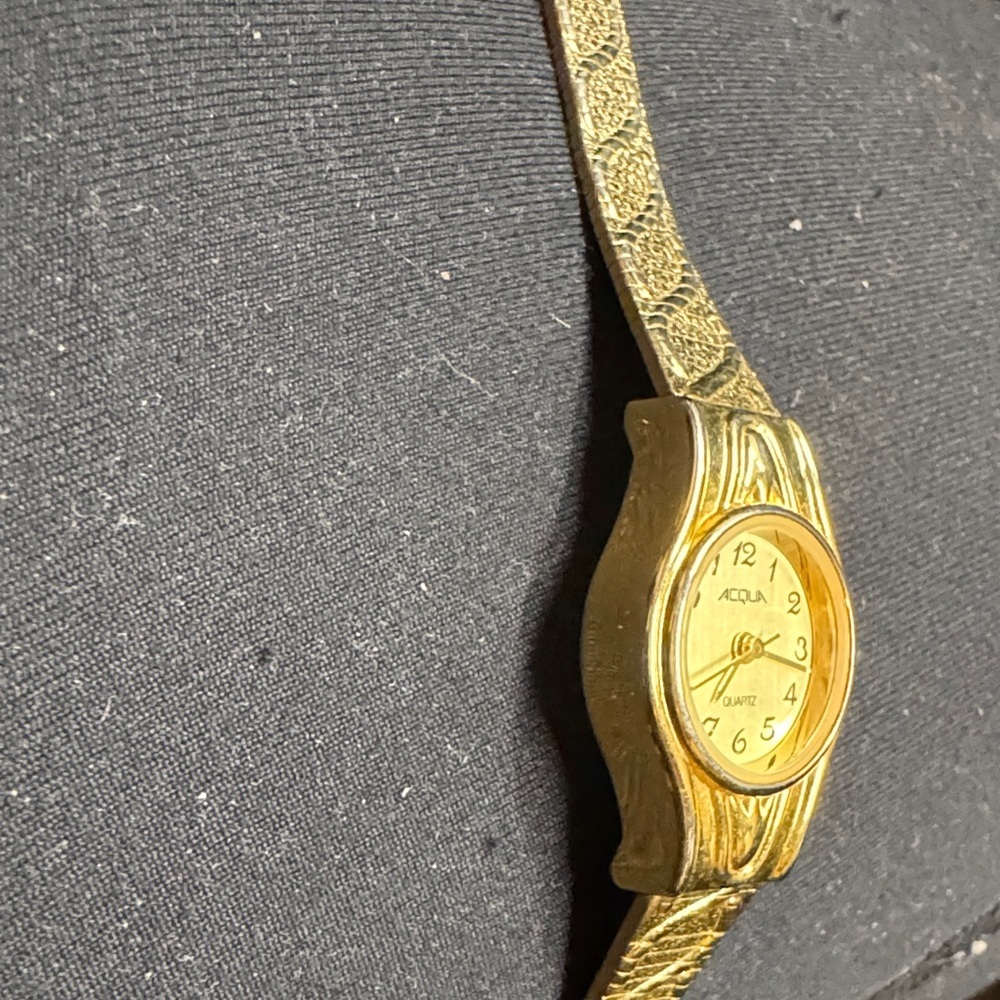 Acqua Gold Quartz Watch - Picture 6 of 9